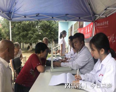 培華學(xué)子身體力行傳播健康觀念，助力基層健康服務(wù)事業(yè)在西安聚星